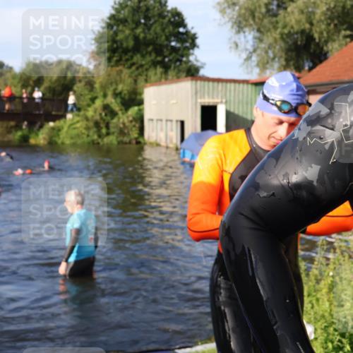 31.08.2025 - Elbe Triathlon Hamburg Luisa Fischer http://msf.ph/oto/8675757 31.08.2025 09:00:22 Schwimmen 456, 490 meine-sportfotos.de