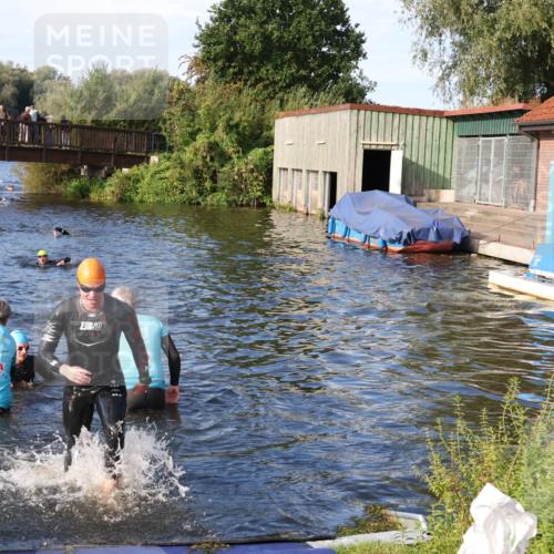31.08.2025 - Elbe Triathlon Hamburg Luisa Fischer http://msf.ph/oto/8675760 31.08.2025 09:00:38 Schwimmen 393, 424 meine-sportfotos.de