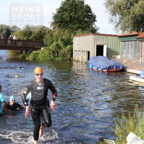 31.08.2025 - Elbe Triathlon Hamburg Luisa Fischer http://msf.ph/oto/8675764 31.08.2025 09:00:39 Schwimmen 393, 424 meine-sportfotos.de