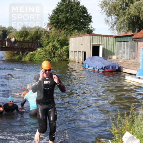 31.08.2025 - Elbe Triathlon Hamburg Luisa Fischer http://msf.ph/oto/8675766 31.08.2025 09:00:39 Schwimmen 393, 424 meine-sportfotos.de