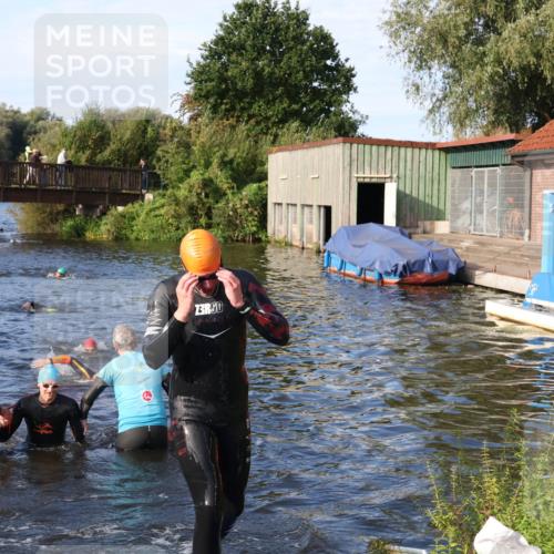31.08.2025 - Elbe Triathlon Hamburg Luisa Fischer http://msf.ph/oto/8675767 31.08.2025 09:00:39 Schwimmen 393, 424 meine-sportfotos.de
