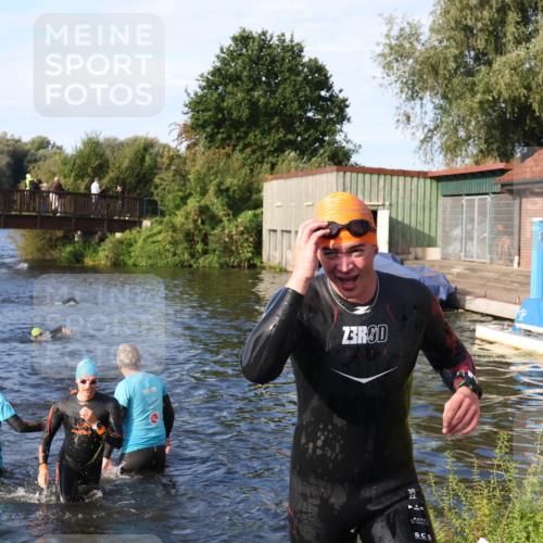31.08.2025 - Elbe Triathlon Hamburg Luisa Fischer http://msf.ph/oto/8675772 31.08.2025 09:00:40 Schwimmen 393, 424 meine-sportfotos.de