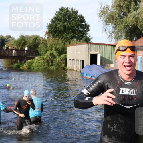 31.08.2025 - Elbe Triathlon Hamburg Luisa Fischer http://msf.ph/oto/8675774 31.08.2025 09:00:41 Schwimmen 393, 424, 489 meine-sportfotos.de