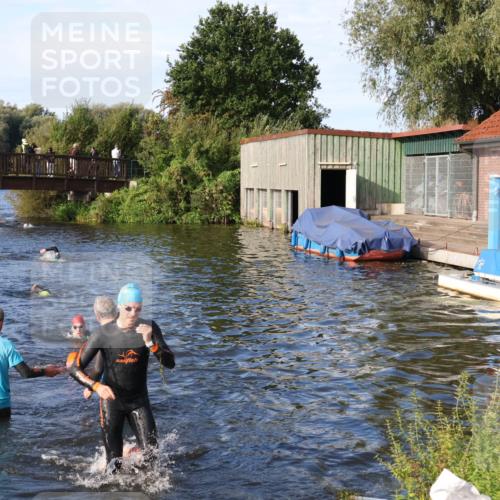 31.08.2025 - Elbe Triathlon Hamburg Luisa Fischer http://msf.ph/oto/8675776 31.08.2025 09:00:41 Schwimmen 393, 424, 489 meine-sportfotos.de