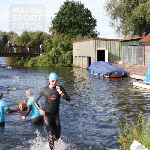 31.08.2025 - Elbe Triathlon Hamburg Luisa Fischer http://msf.ph/oto/8675781 31.08.2025 09:00:42 Schwimmen 393, 403, 424, 489 meine-sportfotos.de