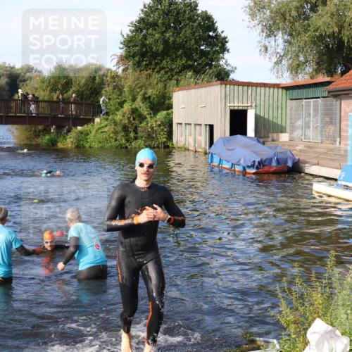 31.08.2025 - Elbe Triathlon Hamburg Luisa Fischer http://msf.ph/oto/8675782 31.08.2025 09:00:42 Schwimmen 393, 403, 424, 489 meine-sportfotos.de