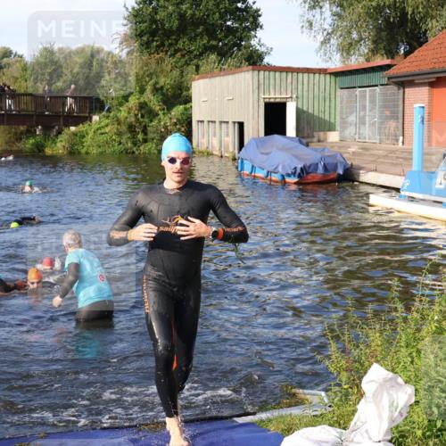 31.08.2025 - Elbe Triathlon Hamburg Luisa Fischer http://msf.ph/oto/8675784 31.08.2025 09:00:43 Schwimmen 393, 403, 424, 489 meine-sportfotos.de