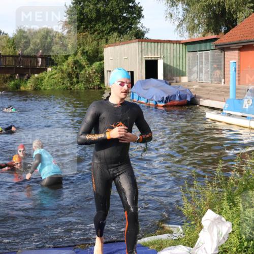 31.08.2025 - Elbe Triathlon Hamburg Luisa Fischer http://msf.ph/oto/8675785 31.08.2025 09:00:43 Schwimmen 393, 403, 424, 489 meine-sportfotos.de