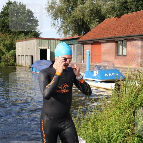 31.08.2025 - Elbe Triathlon Hamburg Luisa Fischer http://msf.ph/oto/8675788 31.08.2025 09:00:44 Schwimmen 393, 403, 424, 489 meine-sportfotos.de