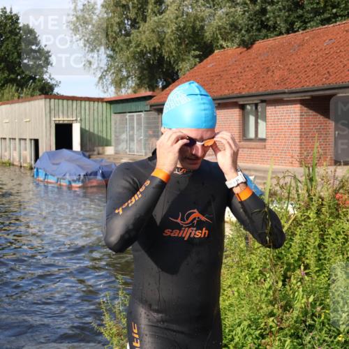 31.08.2025 - Elbe Triathlon Hamburg Luisa Fischer http://msf.ph/oto/8675791 31.08.2025 09:00:44 Schwimmen 393, 403, 424, 489 meine-sportfotos.de