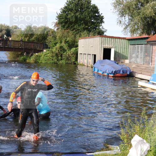 31.08.2025 - Elbe Triathlon Hamburg Luisa Fischer http://msf.ph/oto/8675792 31.08.2025 09:00:49 Schwimmen 403, 414, 489 meine-sportfotos.de