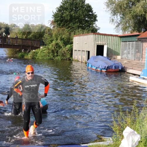 31.08.2025 - Elbe Triathlon Hamburg Luisa Fischer http://msf.ph/oto/8675795 31.08.2025 09:00:49 Schwimmen 403, 414, 489 meine-sportfotos.de