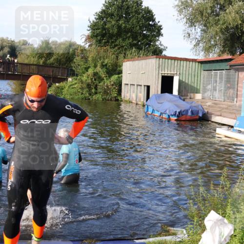 31.08.2025 - Elbe Triathlon Hamburg Luisa Fischer http://msf.ph/oto/8675804 31.08.2025 09:00:51 Schwimmen 403, 414, 489 meine-sportfotos.de