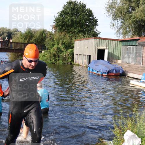 31.08.2025 - Elbe Triathlon Hamburg Luisa Fischer http://msf.ph/oto/8675806 31.08.2025 09:00:51 Schwimmen 403, 414, 489 meine-sportfotos.de