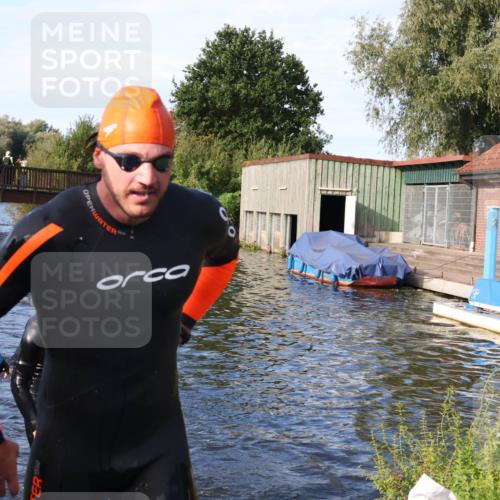31.08.2025 - Elbe Triathlon Hamburg Luisa Fischer http://msf.ph/oto/8675810 31.08.2025 09:00:52 Schwimmen 403, 414, 489 meine-sportfotos.de