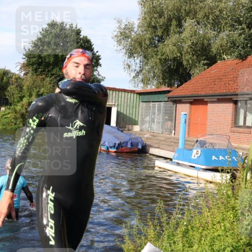 31.08.2025 - Elbe Triathlon Hamburg Luisa Fischer http://msf.ph/oto/8675843 31.08.2025 09:01:08 Schwimmen 471, 514 meine-sportfotos.de