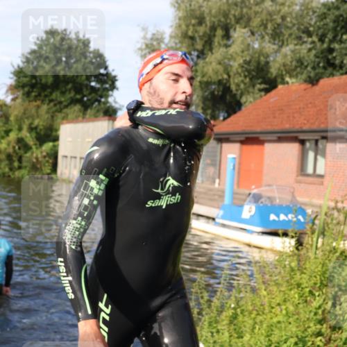 31.08.2025 - Elbe Triathlon Hamburg Luisa Fischer http://msf.ph/oto/8675844 31.08.2025 09:01:09 Schwimmen 471, 514 meine-sportfotos.de