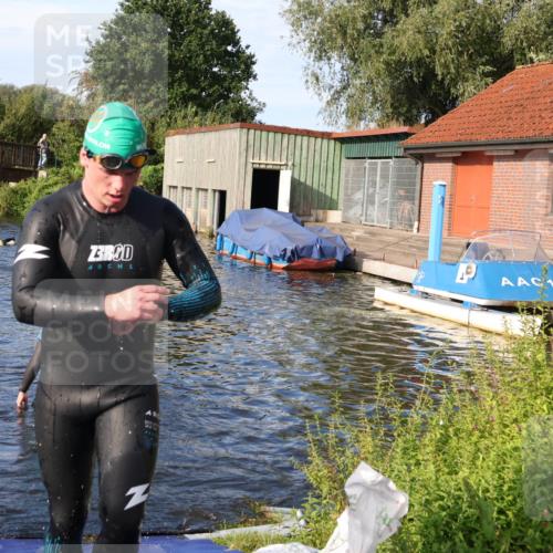 31.08.2025 - Elbe Triathlon Hamburg Luisa Fischer http://msf.ph/oto/8675852 31.08.2025 09:01:12 Schwimmen 471, 514 meine-sportfotos.de