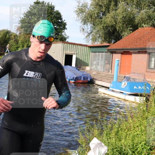 31.08.2025 - Elbe Triathlon Hamburg Luisa Fischer http://msf.ph/oto/8675853 31.08.2025 09:01:12 Schwimmen 471, 514 meine-sportfotos.de