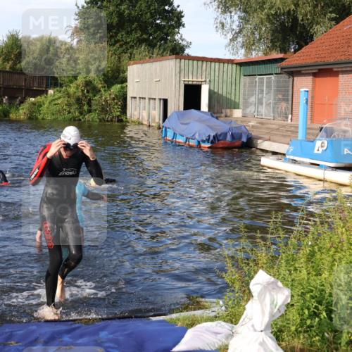 31.08.2025 - Elbe Triathlon Hamburg Luisa Fischer http://msf.ph/oto/8675870 31.08.2025 09:01:32 Schwimmen 502, 533 meine-sportfotos.de