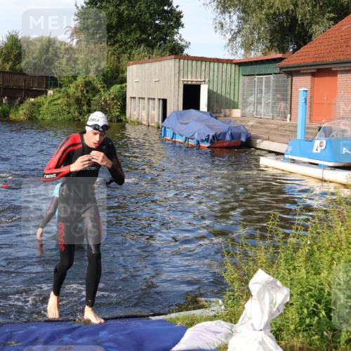 31.08.2025 - Elbe Triathlon Hamburg Luisa Fischer http://msf.ph/oto/8675872 31.08.2025 09:01:33 Schwimmen 502, 533 meine-sportfotos.de
