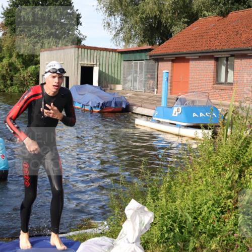 31.08.2025 - Elbe Triathlon Hamburg Luisa Fischer http://msf.ph/oto/8675875 31.08.2025 09:01:33 Schwimmen 502, 533 meine-sportfotos.de
