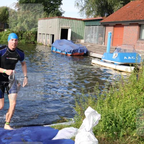 31.08.2025 - Elbe Triathlon Hamburg Luisa Fischer http://msf.ph/oto/8675889 31.08.2025 09:01:39 Schwimmen 431, 533, 534 meine-sportfotos.de