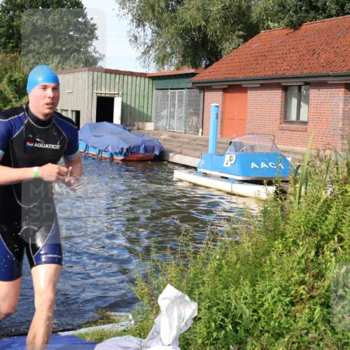 31.08.2025 - Elbe Triathlon Hamburg Luisa Fischer http://msf.ph/oto/8675893 31.08.2025 09:01:40 Schwimmen 431, 533, 534 meine-sportfotos.de