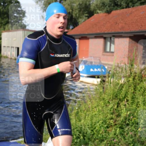 31.08.2025 - Elbe Triathlon Hamburg Luisa Fischer http://msf.ph/oto/8675896 31.08.2025 09:01:41 Schwimmen 431, 533, 534 meine-sportfotos.de