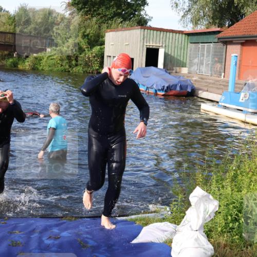 31.08.2025 - Elbe Triathlon Hamburg Luisa Fischer http://msf.ph/oto/8675901 31.08.2025 09:01:45 Schwimmen 421, 431, 444, 534 meine-sportfotos.de
