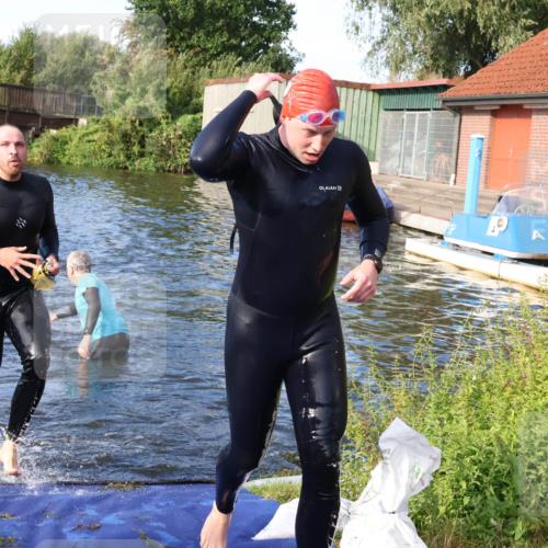 31.08.2025 - Elbe Triathlon Hamburg Luisa Fischer http://msf.ph/oto/8675904 31.08.2025 09:01:45 Schwimmen 421, 431, 444, 534 meine-sportfotos.de