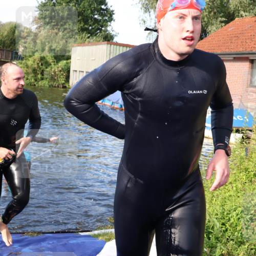31.08.2025 - Elbe Triathlon Hamburg Luisa Fischer http://msf.ph/oto/8675908 31.08.2025 09:01:46 Schwimmen 421, 431, 444, 534 meine-sportfotos.de