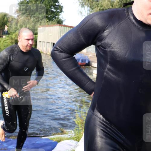 31.08.2025 - Elbe Triathlon Hamburg Luisa Fischer http://msf.ph/oto/8675910 31.08.2025 09:01:46 Schwimmen 421, 431, 444, 534 meine-sportfotos.de