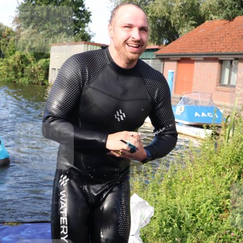 31.08.2025 - Elbe Triathlon Hamburg Luisa Fischer http://msf.ph/oto/8675913 31.08.2025 09:01:47 Schwimmen 421, 431, 444, 534 meine-sportfotos.de