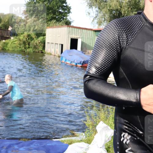 31.08.2025 - Elbe Triathlon Hamburg Luisa Fischer http://msf.ph/oto/8675914 31.08.2025 09:01:47 Schwimmen 421, 431, 444, 534 meine-sportfotos.de