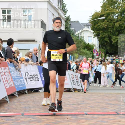 31.08.2025 - 21. Blankeneser Heldenlauf Strokosch-Dieckow http://msf.ph/oto/8675921 31.08.2025 10:34:07 Ziel 2378, 2563, 2724, 2120, 2171 meine-sportfotos.de