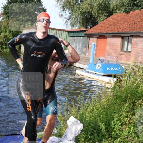 31.08.2025 - Elbe Triathlon Hamburg Luisa Fischer http://msf.ph/oto/8675927 31.08.2025 09:01:54 Schwimmen 421, 434, 444, 507, 519 meine-sportfotos.de
