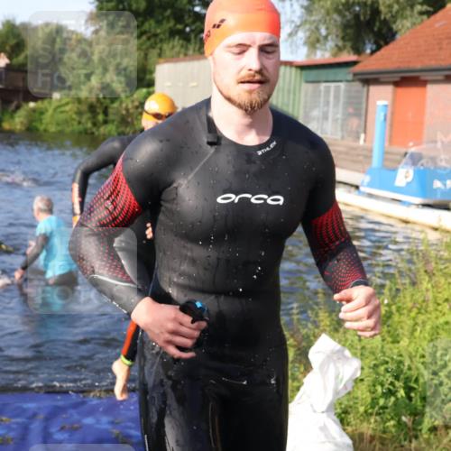 31.08.2025 - Elbe Triathlon Hamburg Luisa Fischer http://msf.ph/oto/8675941 31.08.2025 09:02:00 Schwimmen 434, 469, 507, 519 meine-sportfotos.de