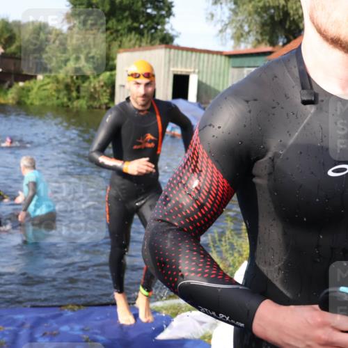 31.08.2025 - Elbe Triathlon Hamburg Luisa Fischer http://msf.ph/oto/8675942 31.08.2025 09:02:00 Schwimmen 434, 469, 507, 519 meine-sportfotos.de