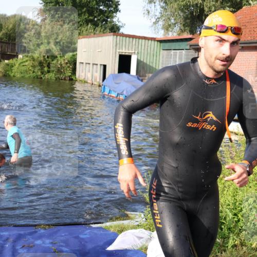 31.08.2025 - Elbe Triathlon Hamburg Luisa Fischer http://msf.ph/oto/8675947 31.08.2025 09:02:01 Schwimmen 434, 469, 507, 519 meine-sportfotos.de