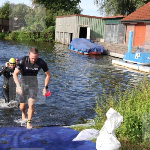 31.08.2025 - Elbe Triathlon Hamburg Luisa Fischer http://msf.ph/oto/8675948 31.08.2025 09:02:05 Schwimmen 469, 507 meine-sportfotos.de