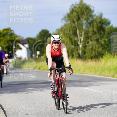 31.08.2025 - Elbe Triathlon Hamburg Michael Burmester http://msf.ph/oto/8675949 31.08.2025 10:22:05 Radfahren 413, 783, 842, 1042, 1081, 1101 meine-sportfotos.de