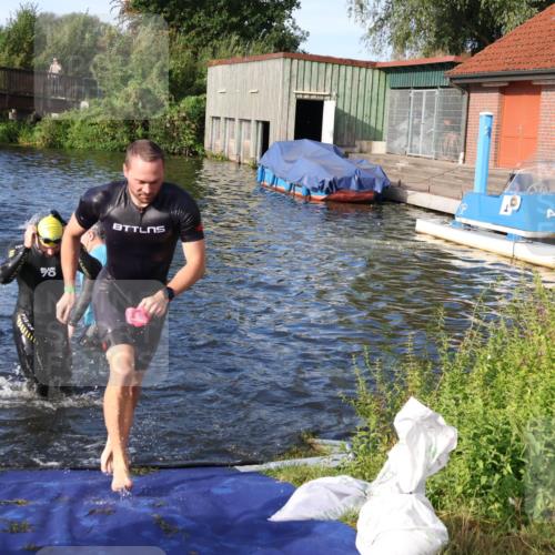 31.08.2025 - Elbe Triathlon Hamburg Luisa Fischer http://msf.ph/oto/8675950 31.08.2025 09:02:05 Schwimmen 469, 507 meine-sportfotos.de