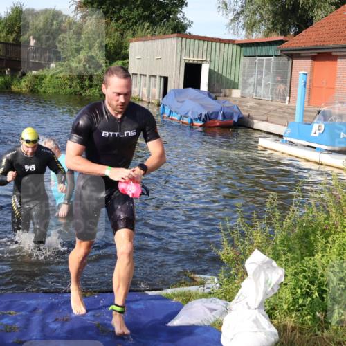 31.08.2025 - Elbe Triathlon Hamburg Luisa Fischer http://msf.ph/oto/8675951 31.08.2025 09:02:05 Schwimmen 469, 507 meine-sportfotos.de