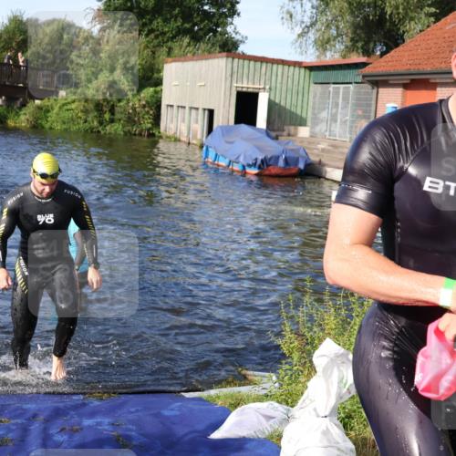 31.08.2025 - Elbe Triathlon Hamburg Luisa Fischer http://msf.ph/oto/8675957 31.08.2025 09:02:06 Schwimmen 409, 469, 507 meine-sportfotos.de