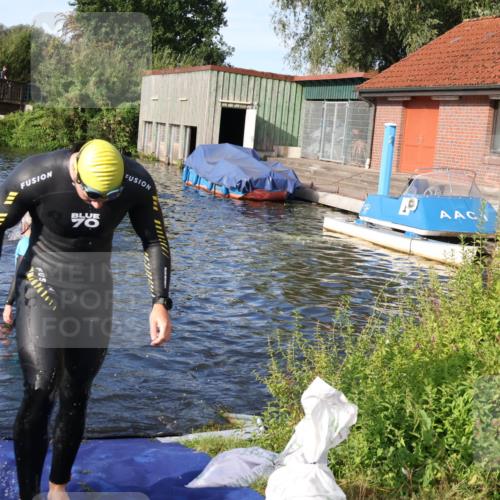 31.08.2025 - Elbe Triathlon Hamburg Luisa Fischer http://msf.ph/oto/8675965 31.08.2025 09:02:08 Schwimmen 409, 469, 507 meine-sportfotos.de
