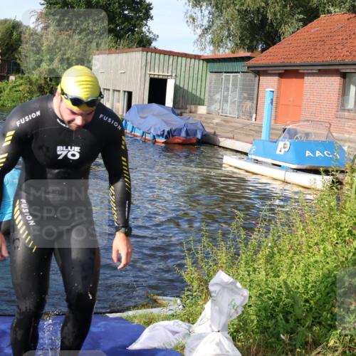 31.08.2025 - Elbe Triathlon Hamburg Luisa Fischer http://msf.ph/oto/8675966 31.08.2025 09:02:08 Schwimmen 409, 469, 507 meine-sportfotos.de