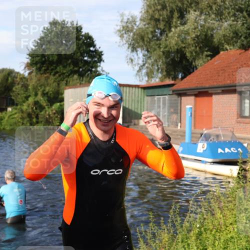 31.08.2025 - Elbe Triathlon Hamburg Luisa Fischer http://msf.ph/oto/8675972 31.08.2025 09:02:17 Schwimmen 409, 415 meine-sportfotos.de