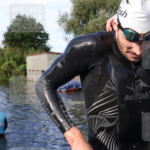 31.08.2025 - Elbe Triathlon Hamburg Luisa Fischer http://msf.ph/oto/8676000 31.08.2025 09:02:34 Schwimmen 600 meine-sportfotos.de