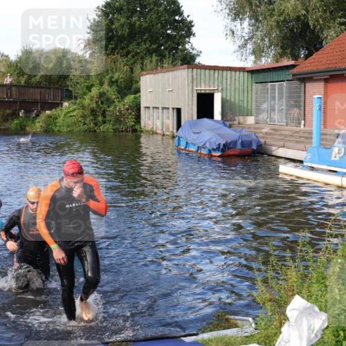 31.08.2025 - Elbe Triathlon Hamburg Luisa Fischer http://msf.ph/oto/8676009 31.08.2025 09:02:59 Schwimmen 480, 493, 496 meine-sportfotos.de